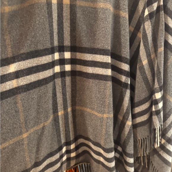 Burberry Gray Plaid Cape - Picture 4 of 8